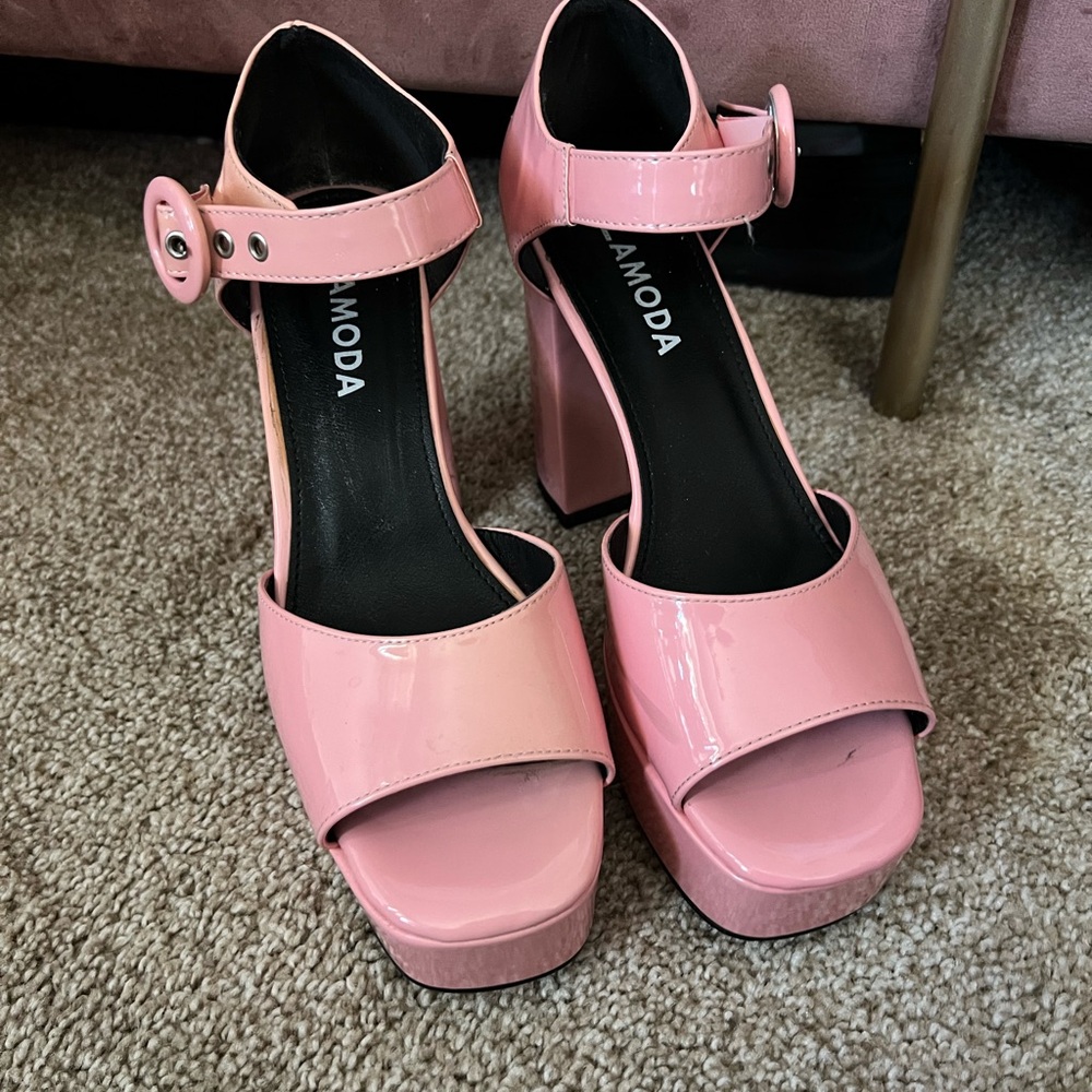 Moda Pink Patent Platform Block Heel Sandals with Ankle Buckle